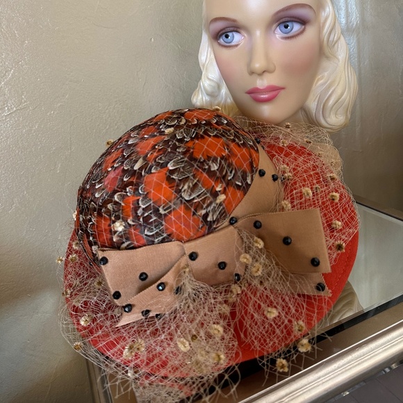 NWT 1950\'s DESIGNER VINTAGE ORANGE FELT/FEATHER HAT + STUDDED BOW + DOTTED VEIL main image 4